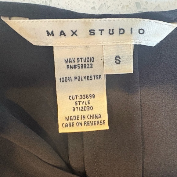 EUC -Max Studio Black V-Neck Pleated Blouse Short Sleeve High-Low Hem Size S - Picture 5 of 8